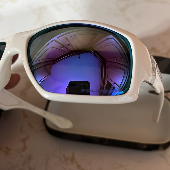 White Oakley polarized - Picture 4 of 7